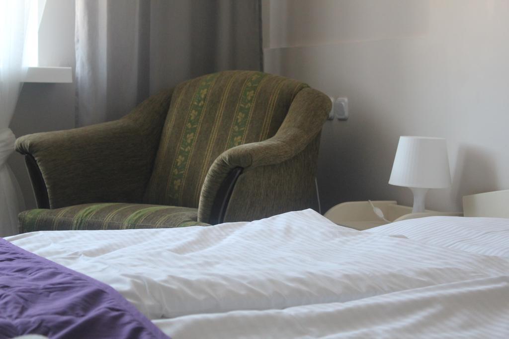 Hotel Pod Debem Zielona Gora  Ngoại thất bức ảnh