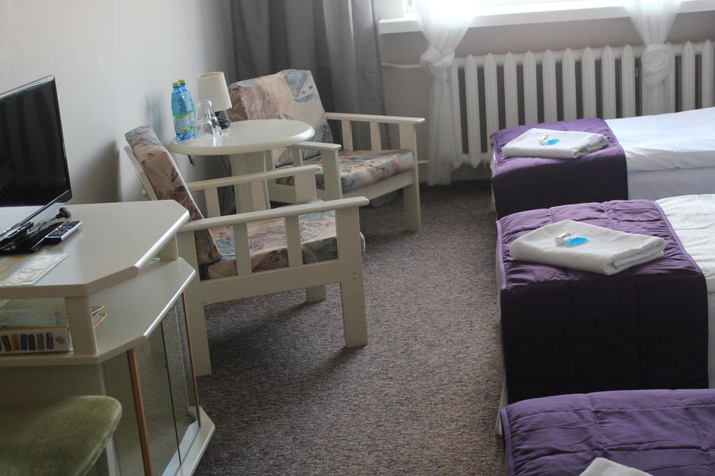 Hotel Pod Debem Zielona Gora  Ngoại thất bức ảnh