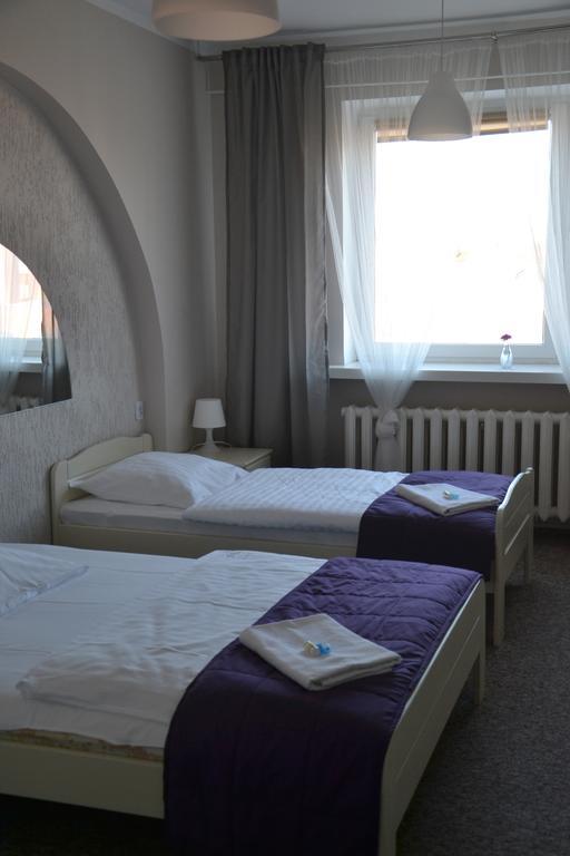 Hotel Pod Debem Zielona Gora  Ngoại thất bức ảnh